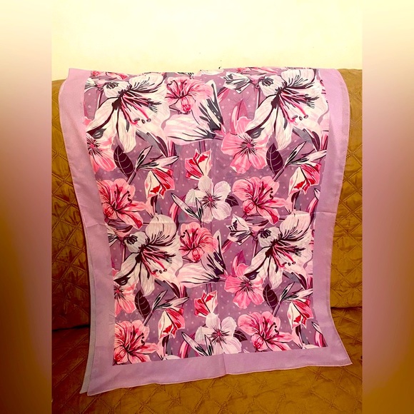 New Design European style pink Scarf . - Picture 2 of 3